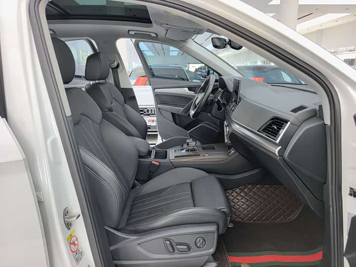 Фото 10 - Audi Q5L