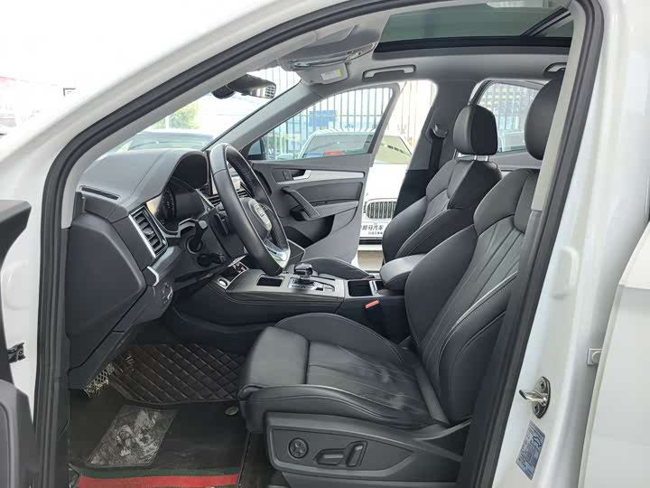 Фото 4 - Audi Q5L