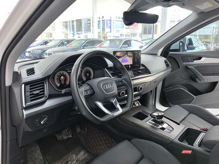Фото 6 - Audi Q5L