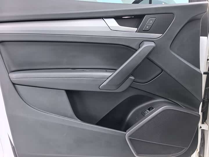 Фото 7 - Audi Q5L