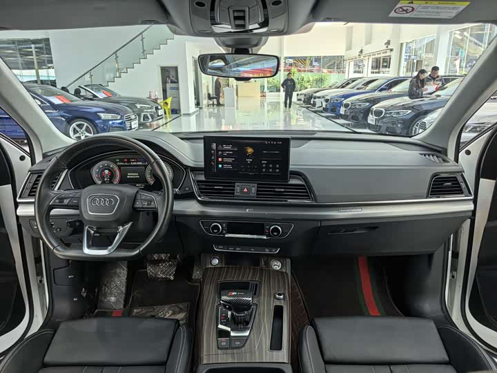 Фото 8 - Audi Q5L