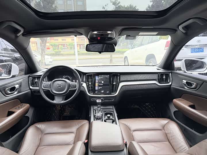 Фото 11 - Volvo S60