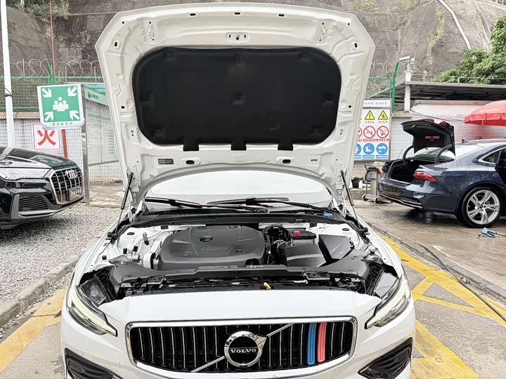 Фото 13 - Volvo S60