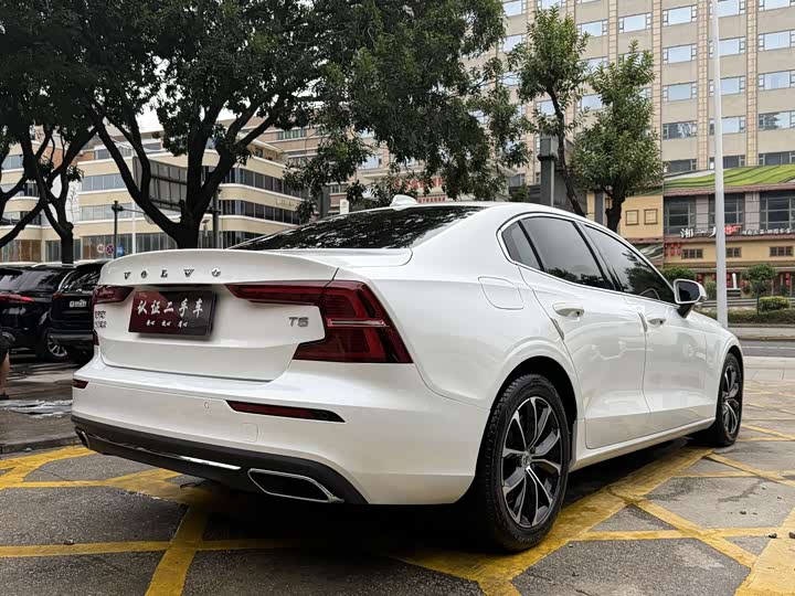 Фото 4 - Volvo S60