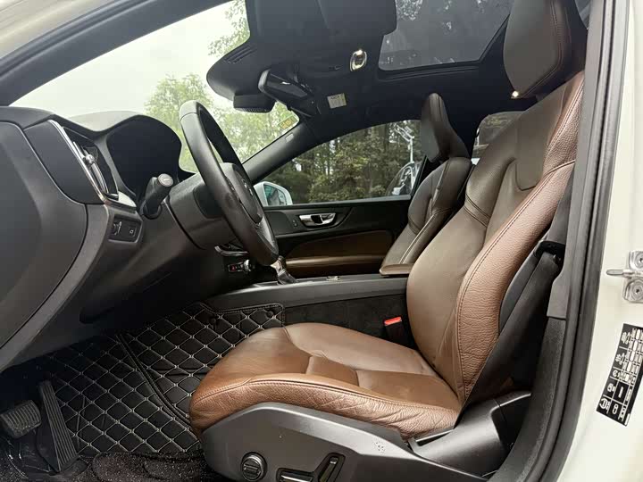 Фото 8 - Volvo S60