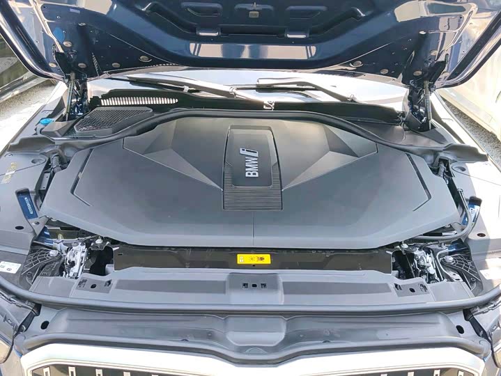 Фото 12 - BMW i5