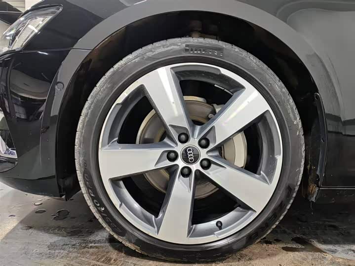 Фото 15 - Audi A6L