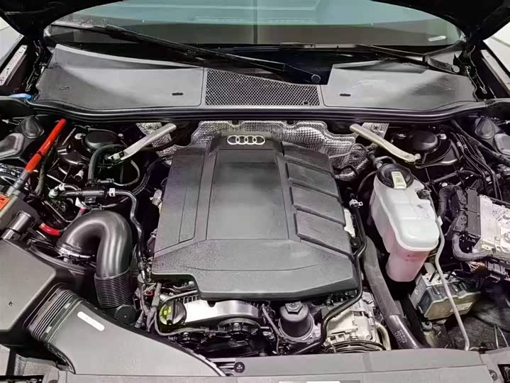 Фото 16 - Audi A6L