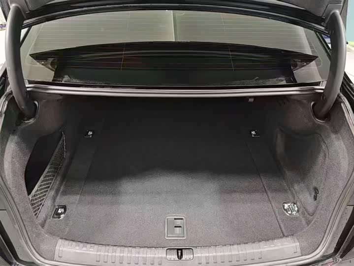 Фото 17 - Audi A6L