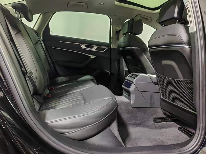 Фото 6 - Audi A6L