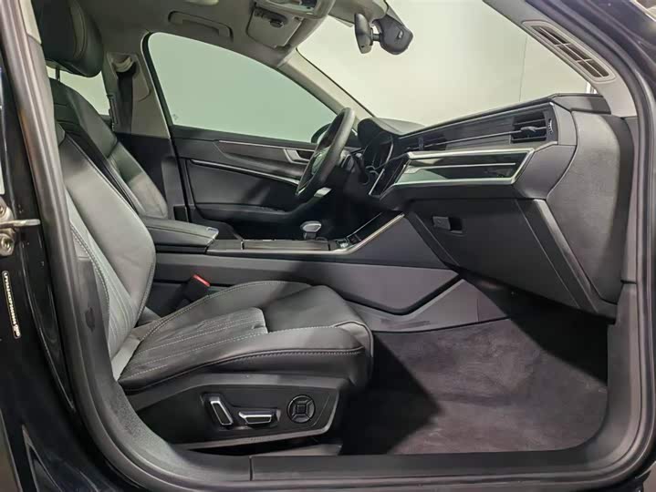 Фото 7 - Audi A6L