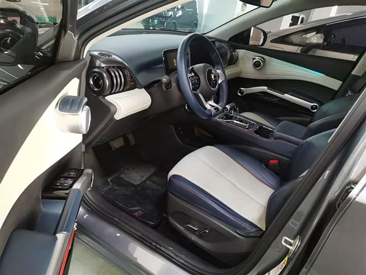 Фото 16 - BYD Yuan Plus