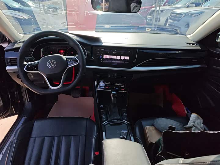 Фото 10 - Volkswagen Passat Hybrid