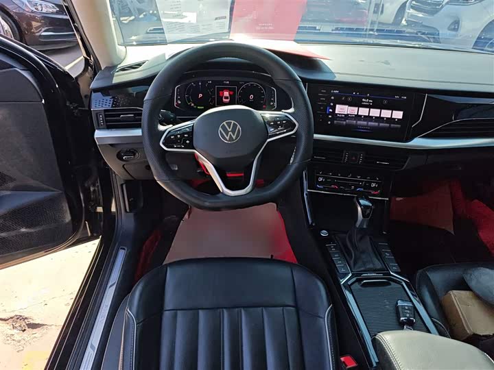 Фото 11 - Volkswagen Passat Hybrid