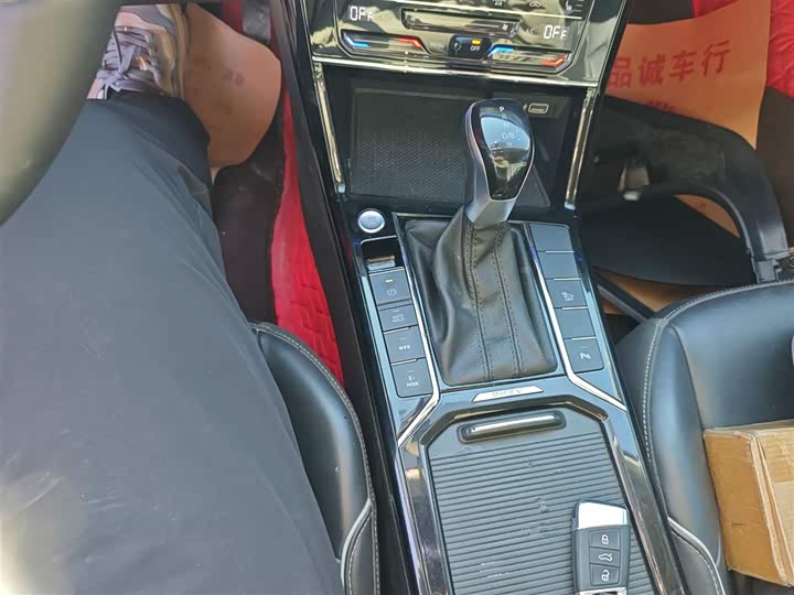 Фото 14 - Volkswagen Passat Hybrid