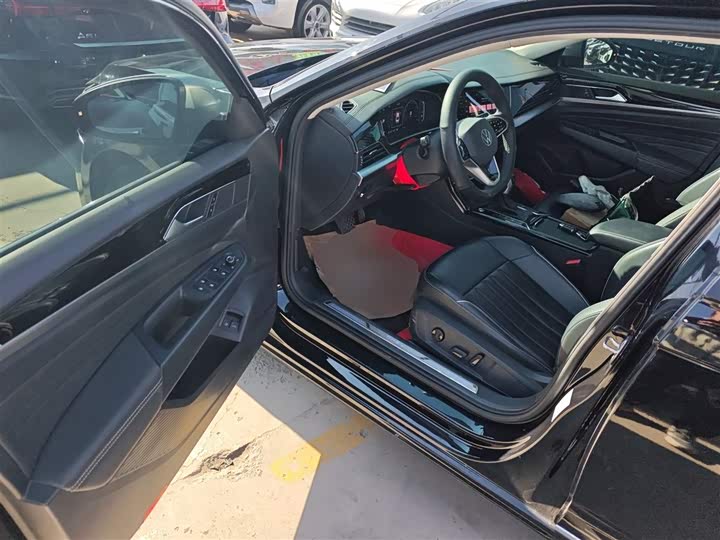 Фото 16 - Volkswagen Passat Hybrid