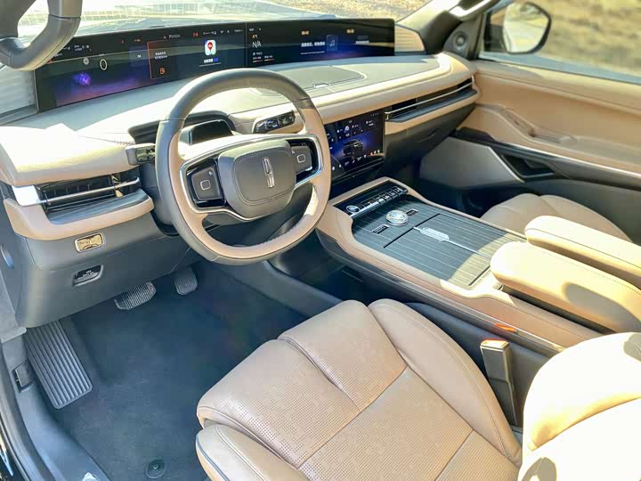 Фото 13 - Lincoln Navigator