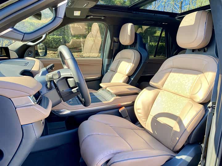 Фото 16 - Lincoln Navigator