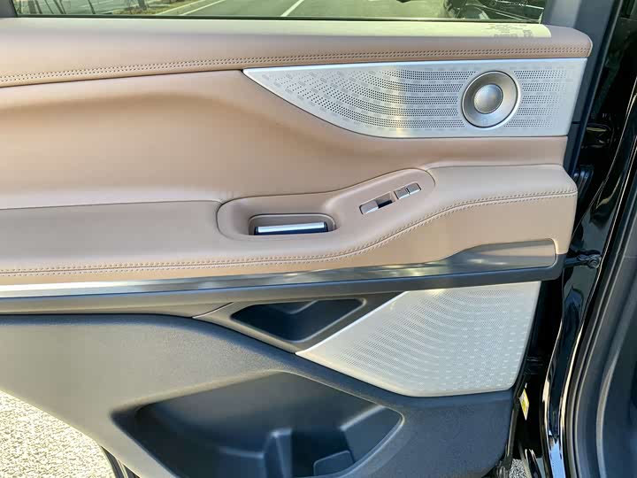 Фото 17 - Lincoln Navigator