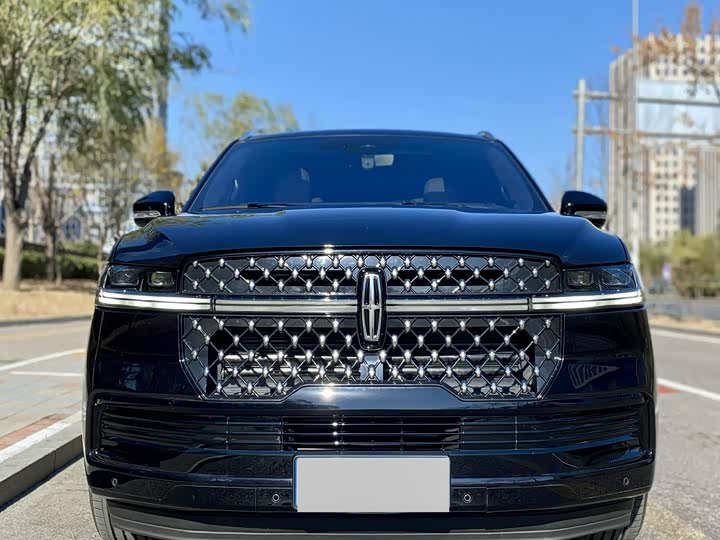 Фото 2 - Lincoln Navigator