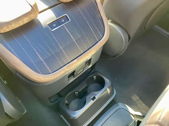 Фото 26 - Lincoln Navigator