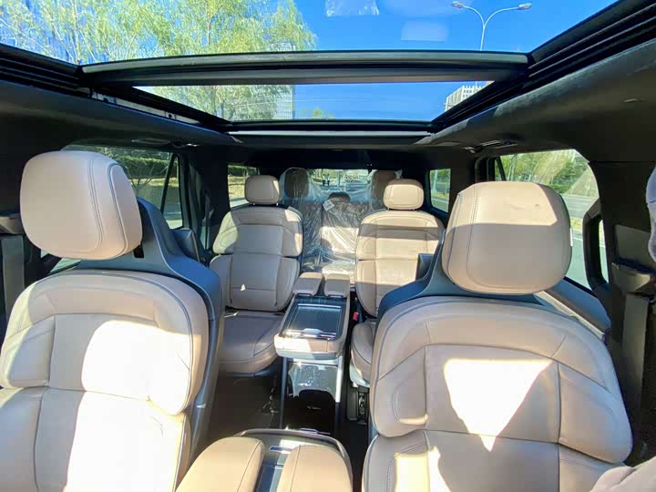 Фото 28 - Lincoln Navigator