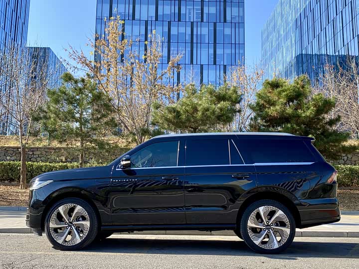 Фото 5 - Lincoln Navigator