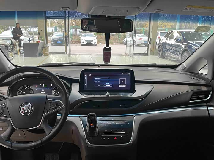 Фото 9 - Buick GL8 ES