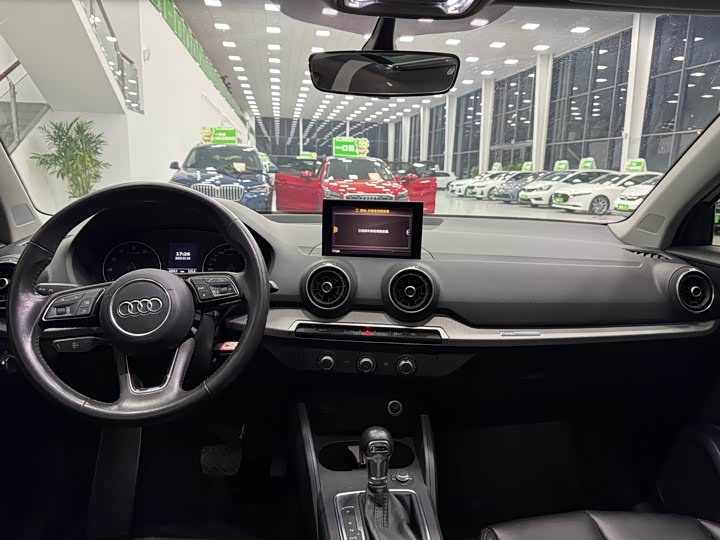 Фото 16 - Audi Q2L