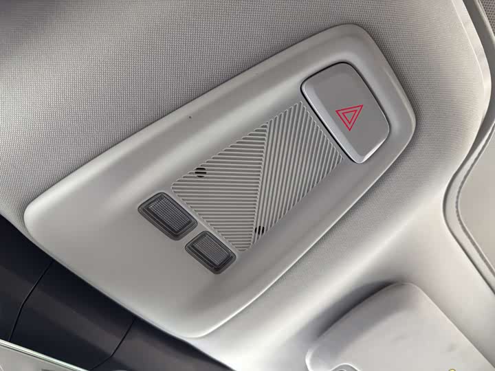 Фото 10 - XPeng Mona M03