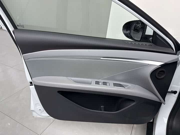 Фото 11 - XPeng Mona M03