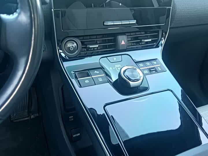 Фото 10 - Toyota bZ4X