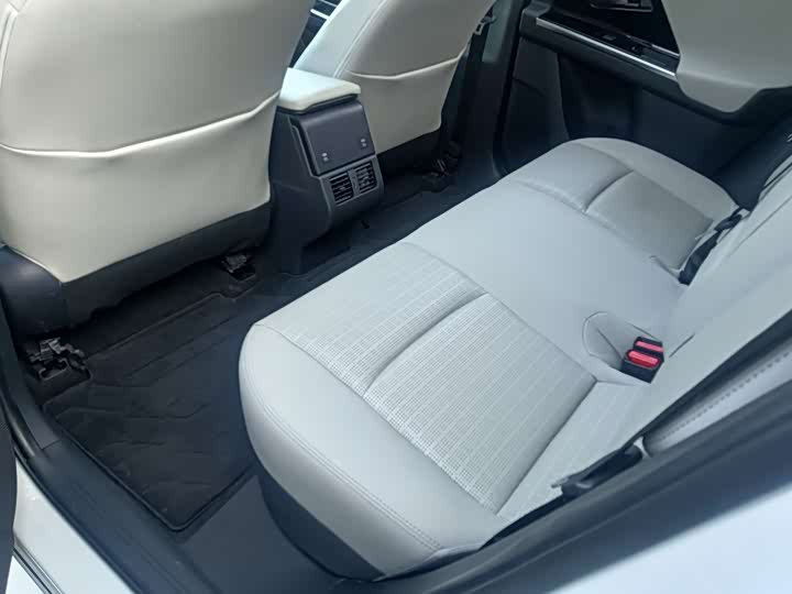 Фото 11 - Toyota bZ4X