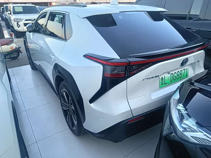 Фото 16 - Toyota bZ4X