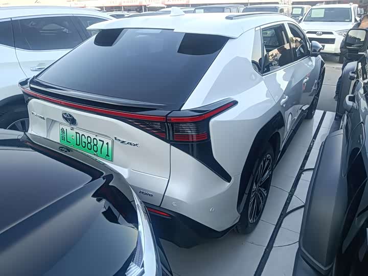 Фото 18 - Toyota bZ4X