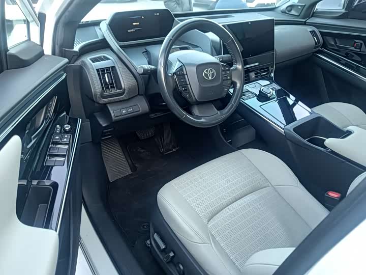 Фото 4 - Toyota bZ4X