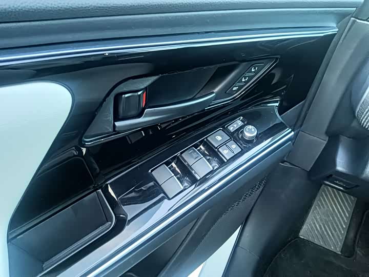 Фото 5 - Toyota bZ4X