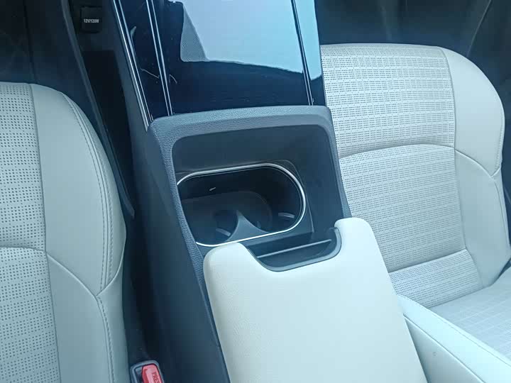 Фото 9 - Toyota bZ4X