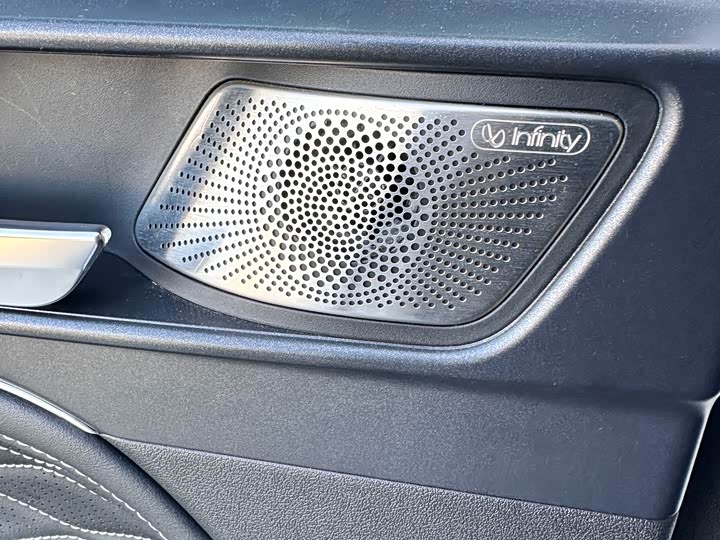 Фото 15 - Tank 300