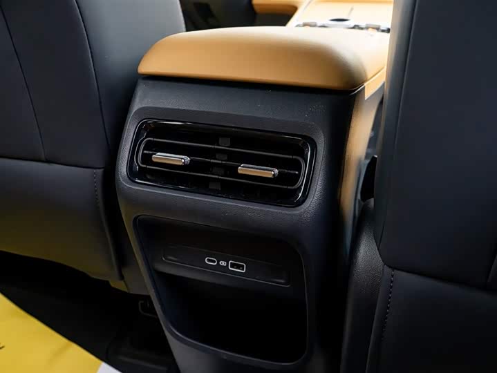 Фото 17 - Geely Galaxy Starship 7