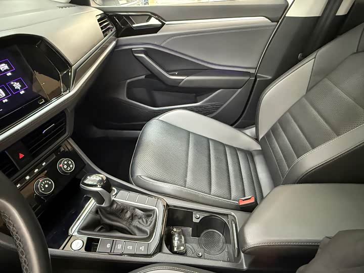 Фото 13 - Volkswagen Sagitar L