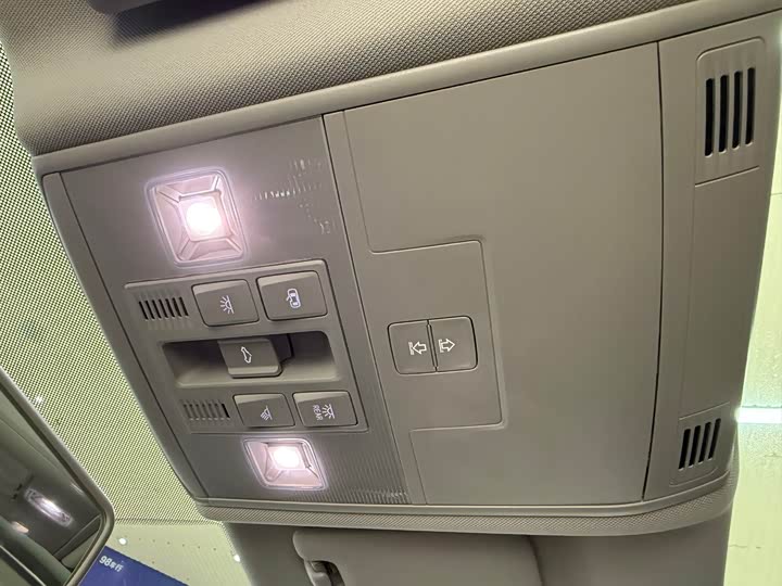 Фото 14 - Volkswagen Sagitar L