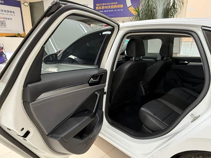 Фото 17 - Volkswagen Sagitar L