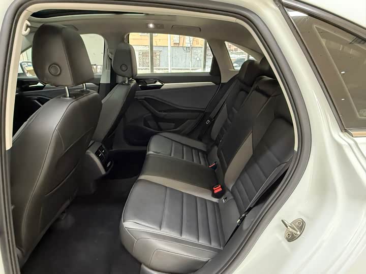 Фото 18 - Volkswagen Sagitar L