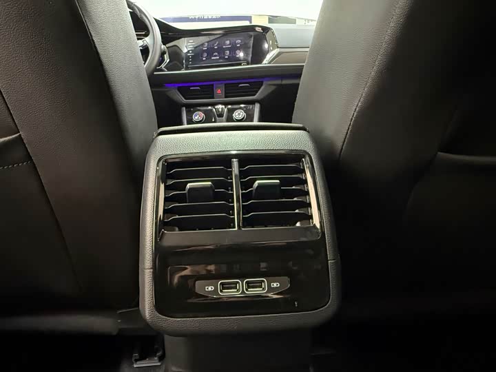 Фото 19 - Volkswagen Sagitar L