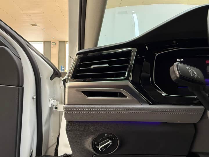 Фото 9 - Volkswagen Sagitar L