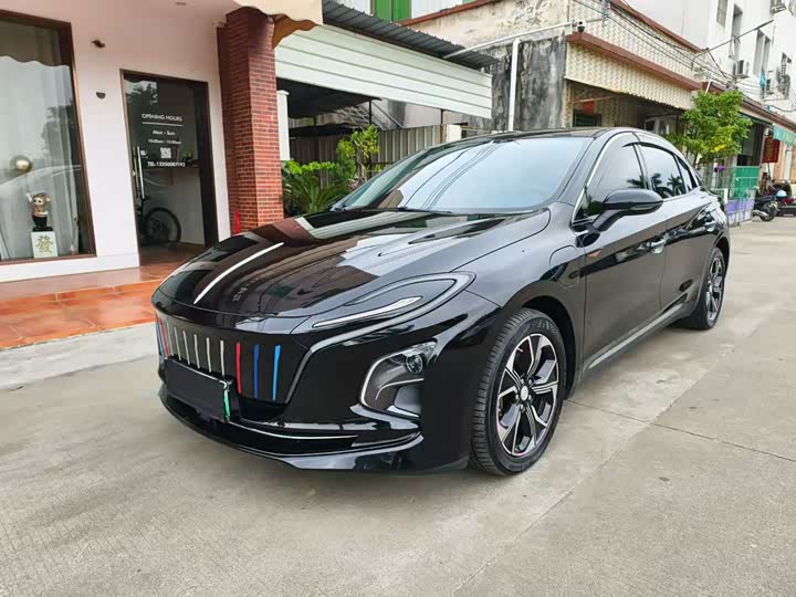 Фото 1 - Hongqi E-QM5