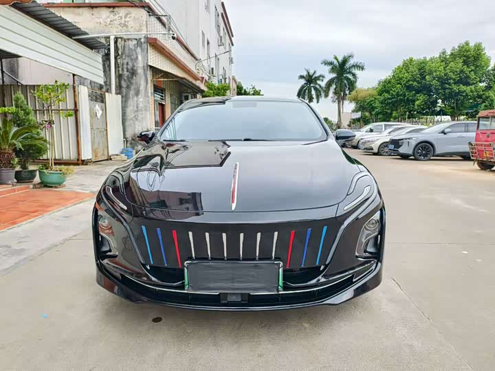 Фото 2 - Hongqi E-QM5