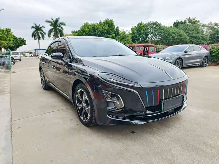 Фото 3 - Hongqi E-QM5