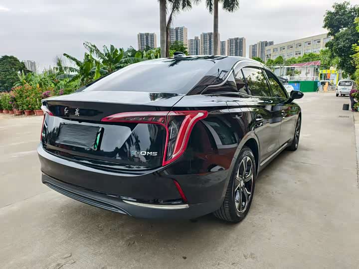 Фото 9 - Hongqi E-QM5